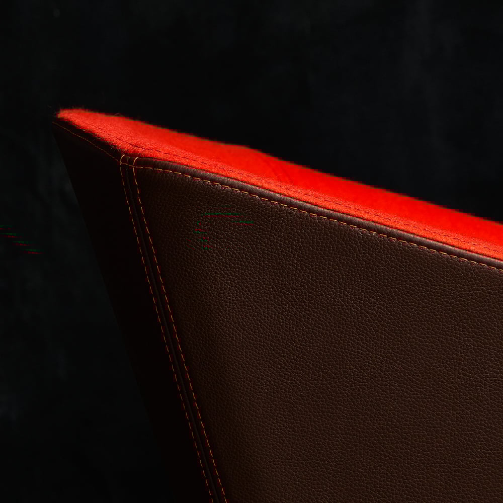 edge-emphasized-stitch-close-up