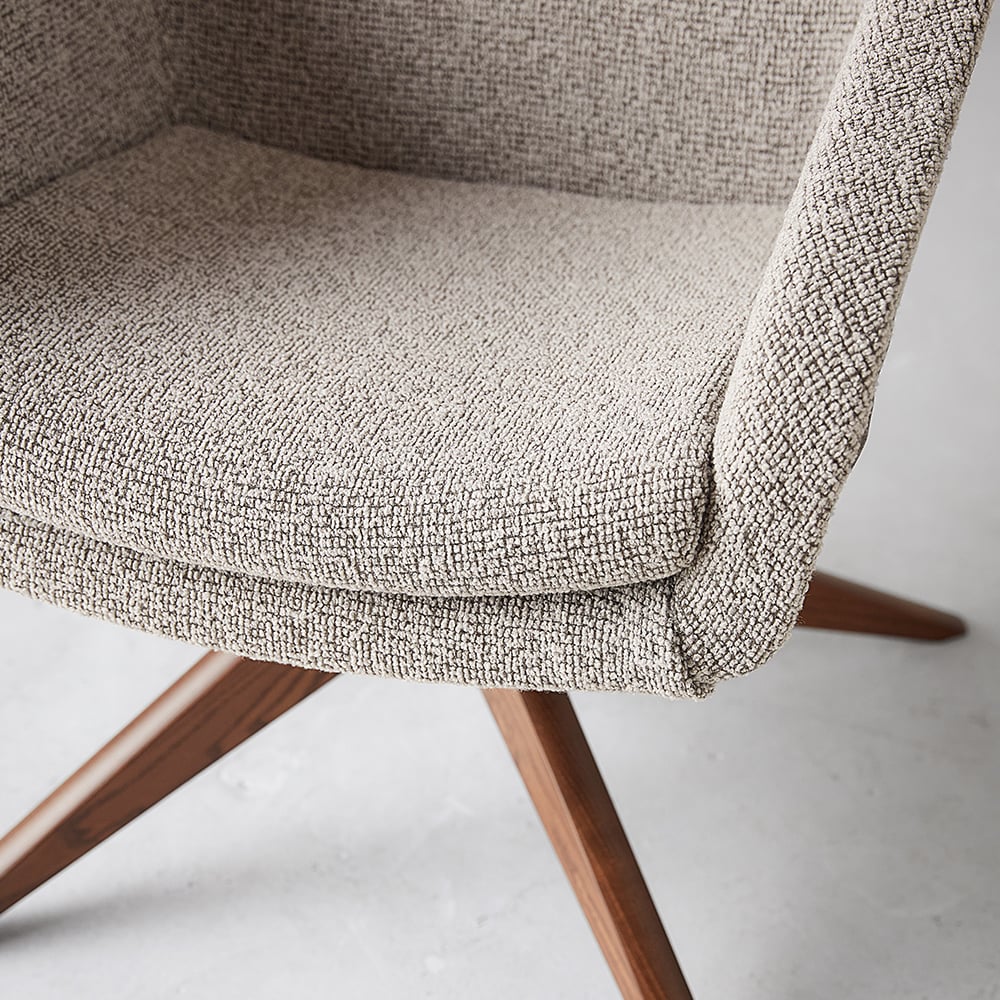 edge-seat-on-wood-base