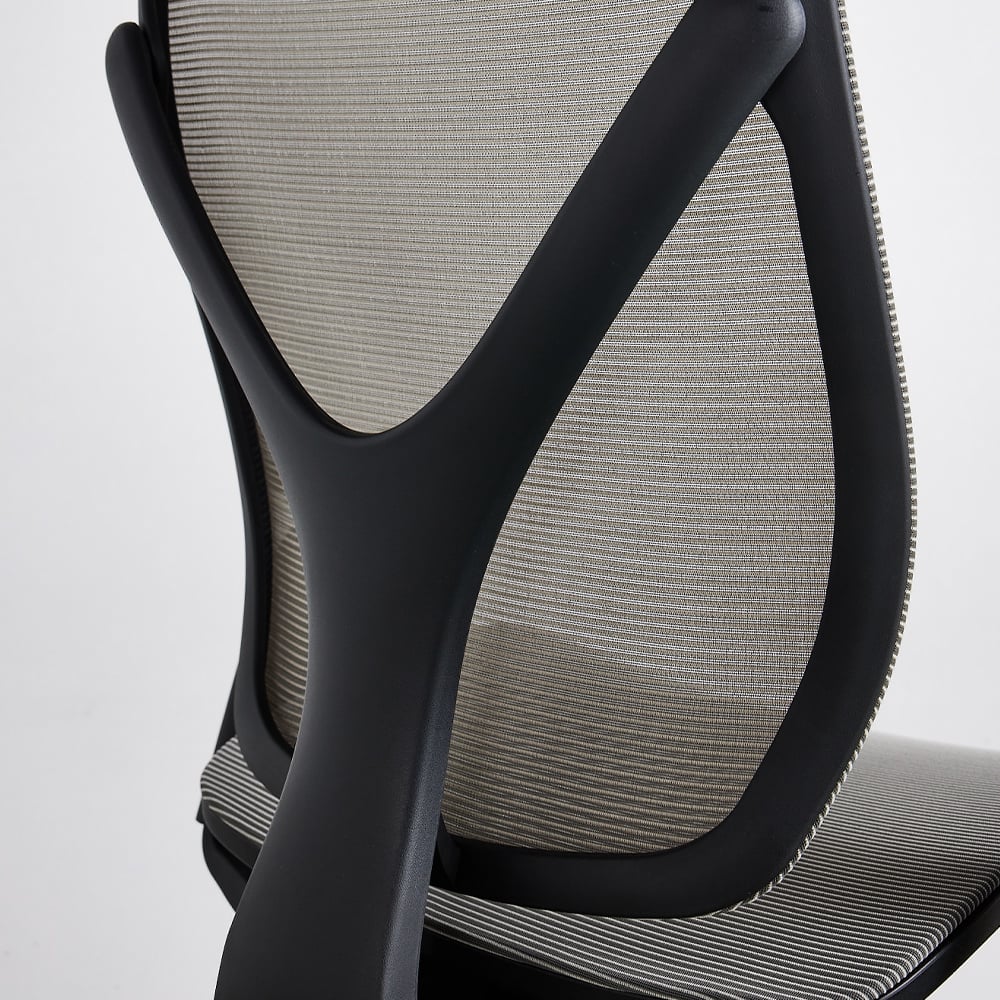 onda-black-mesh-black-frame-back-close-up