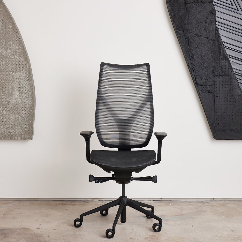 onda-high-back-black-framework-black-mesh-front