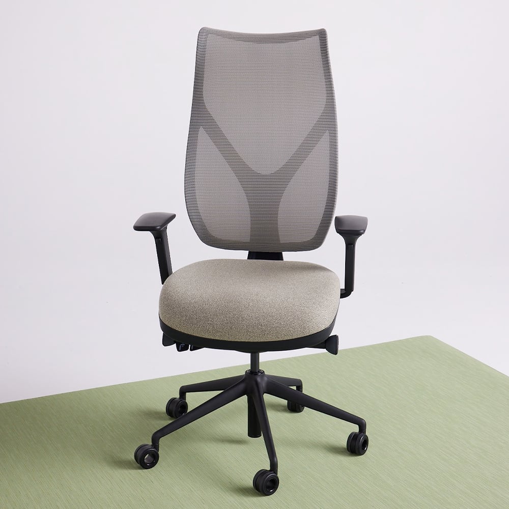 onda-high-back-black-framework-silver-mesh-upholstered-seat-front
