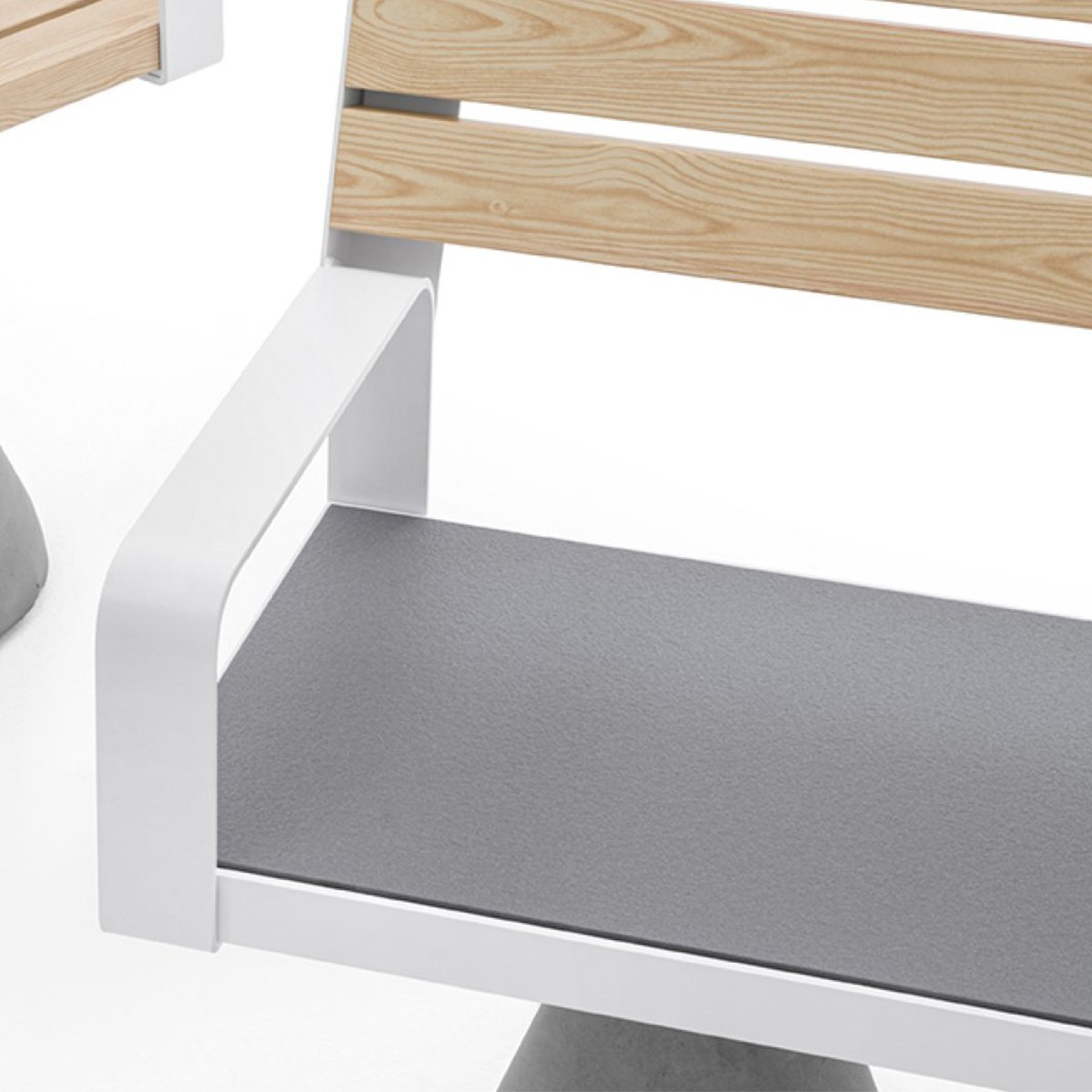 sempreverde-sintered-stone-seat-close-up