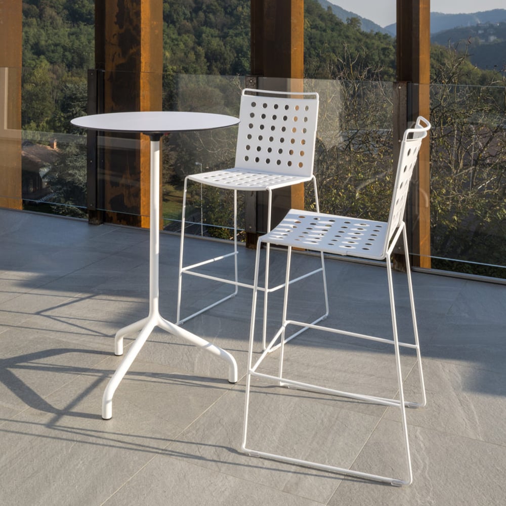splash-air-stool-white-chairs-at-table
