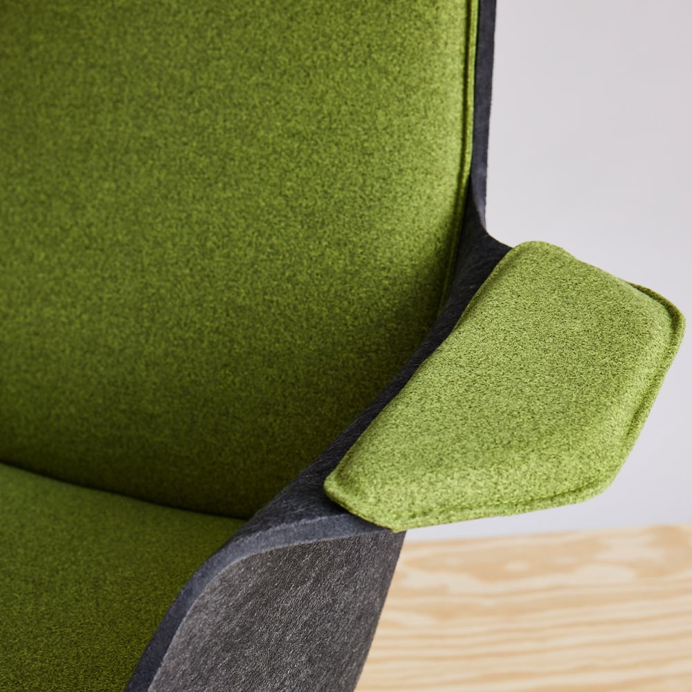 vooom-close-up-high-back-armrest