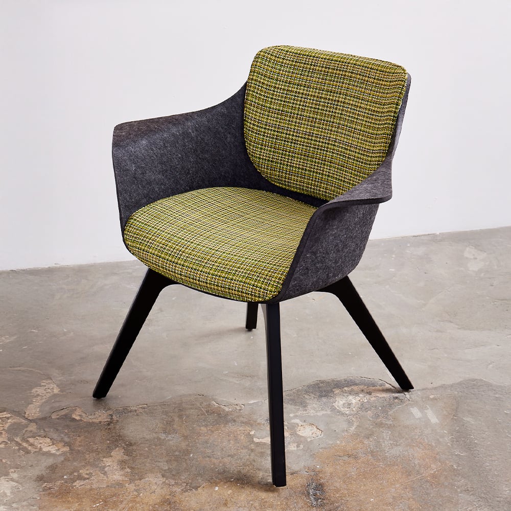 vooom-mid-back-black-4leg-wood-base