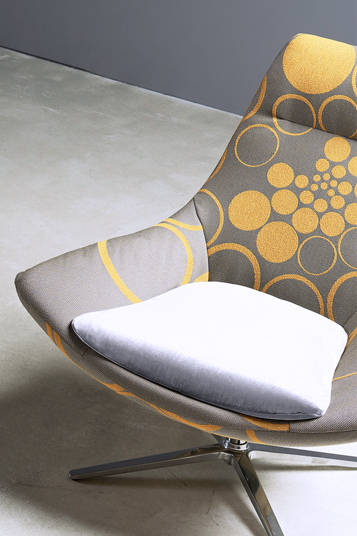 Astro two-tone chair with pattern & polished base