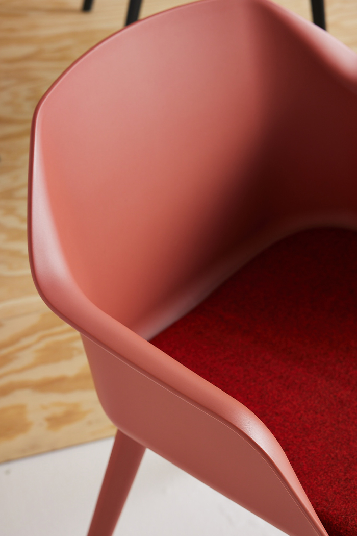 Coleurí coral red with upholstered red wool seat