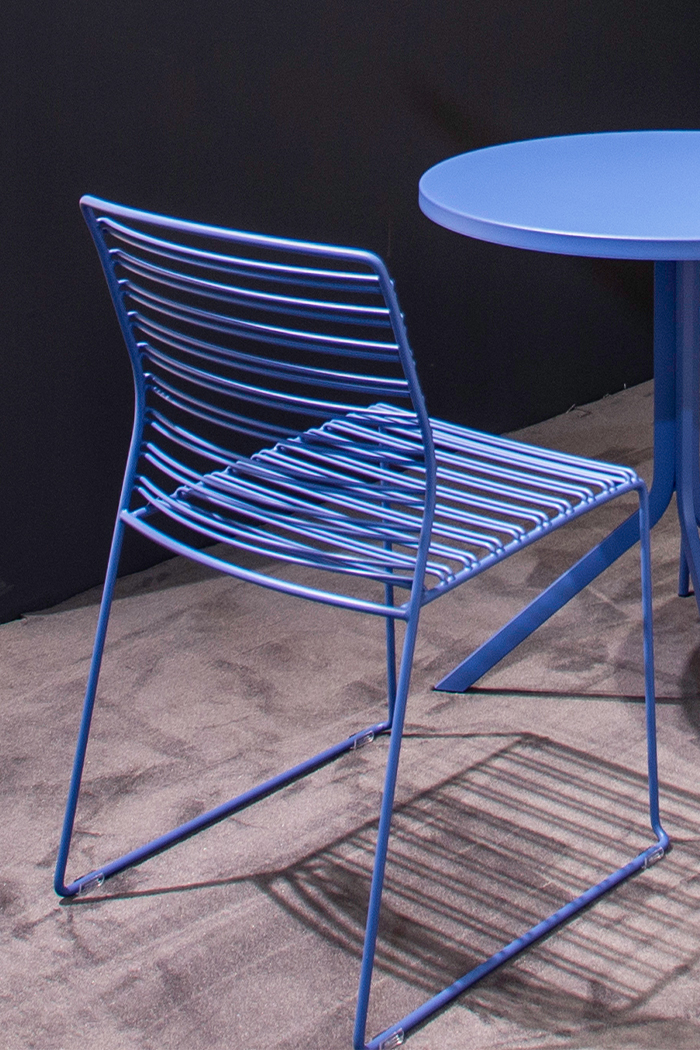 libra-wired-oreka-table-blue-close-up