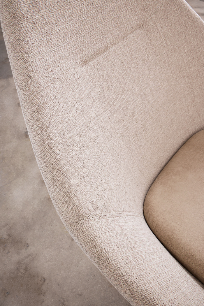 Meteor two-tone close up showing backrest stitch
