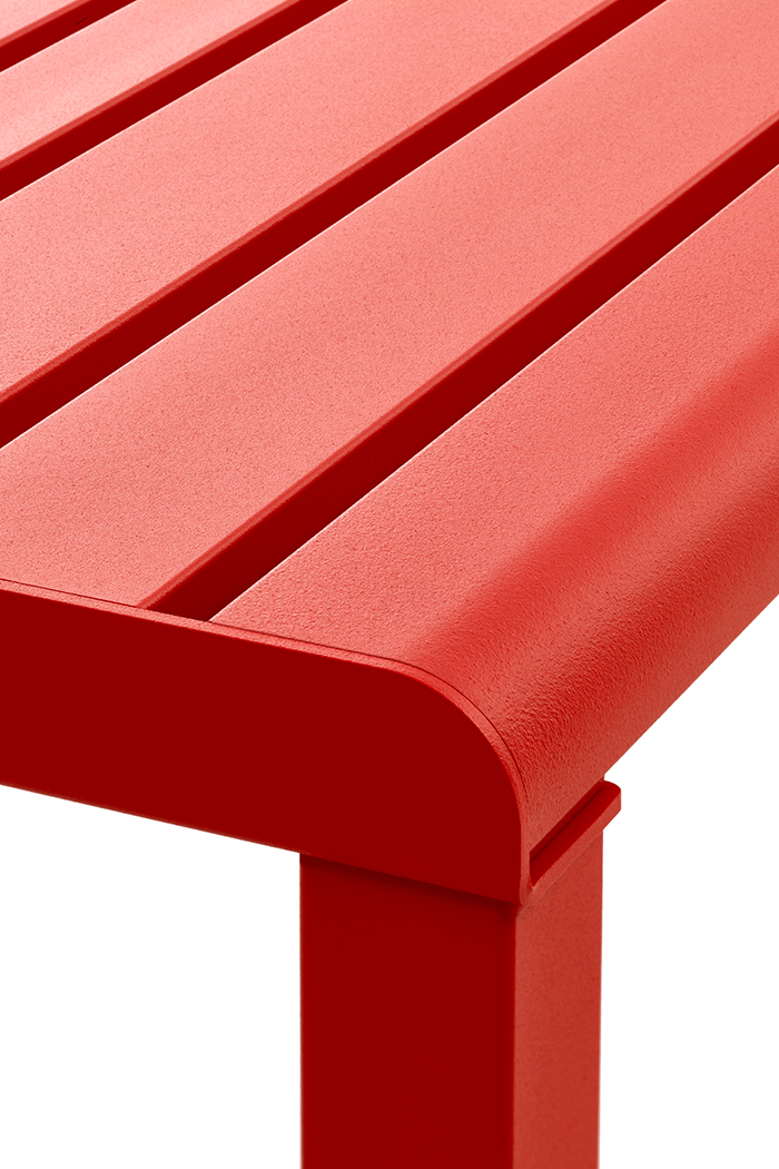 tahoe-surface-red-close-up