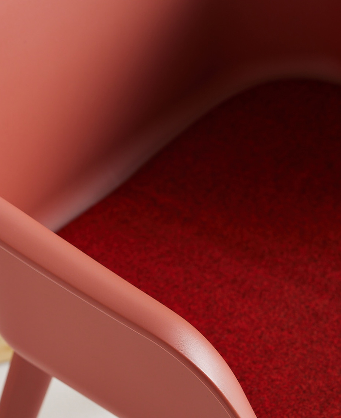 Coleurí coral red with upholstered red wool seat