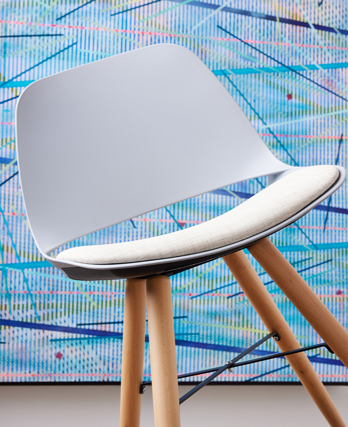 close-up-eclipse-upholstered-with-wood-base
