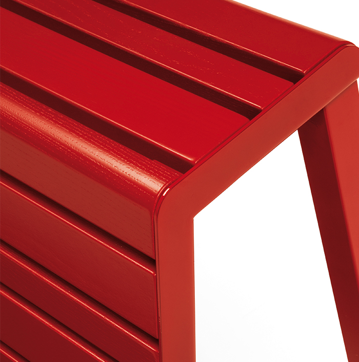close-up-tahoe-matte-red-staves