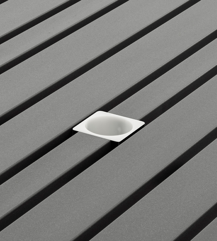 close-up-tahoe-umbrella-hole