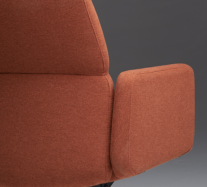 close-up-vero-upholstered-panel-arm