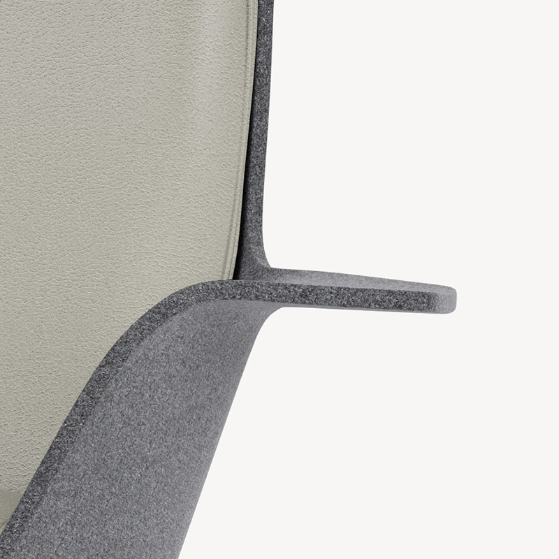 No padded armrest